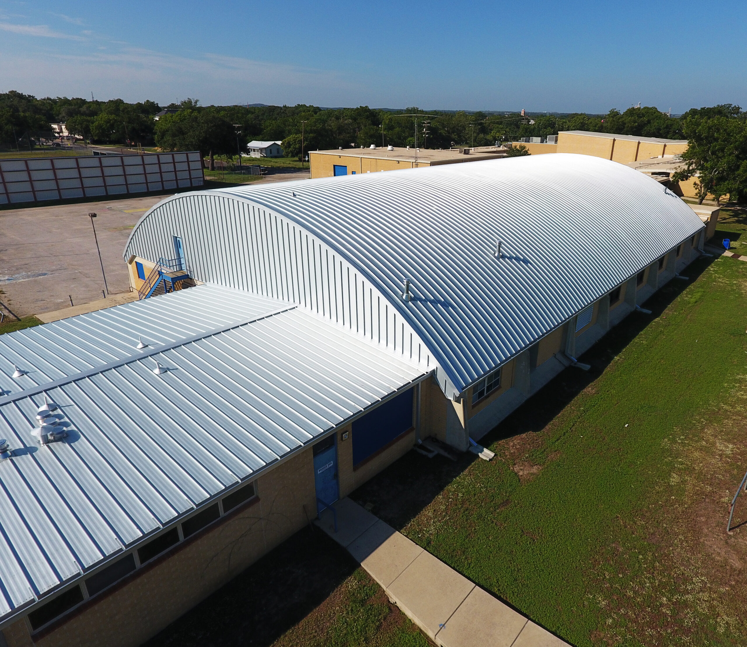 Image of a radius barrel roof on a school gymnasium